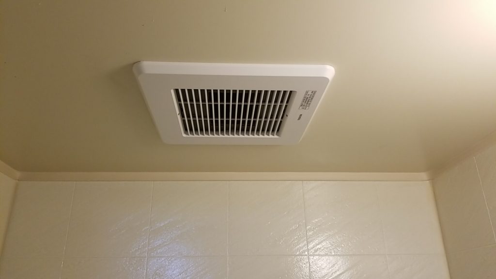 名古屋市西区バスルームトイレ二部屋換気扇交換工事